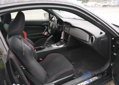 2015 Scion Fr-S z USA, uszkodzony, nr VIN JF1ZNAA15F8702109